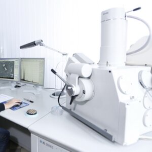 Vista del laboratorio para análisis REM y de amianto. | © CRB Analyse Service GmbH